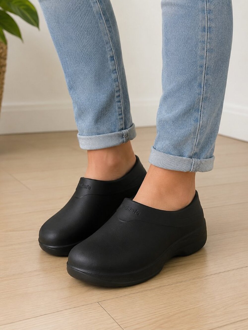 TredSafe Black Non-Slip Work Clogs Women's M5/W7 DreamCell Anti-Fatigue